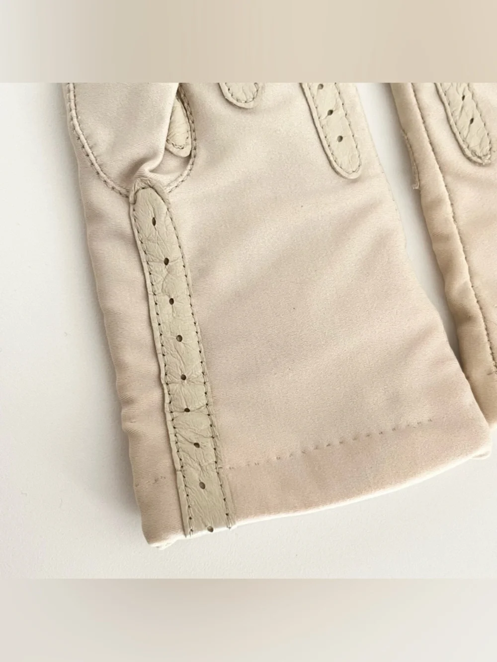 Vintage Women's Leather Trimmed Ivory Driving Gloves Lined Warm Elegant